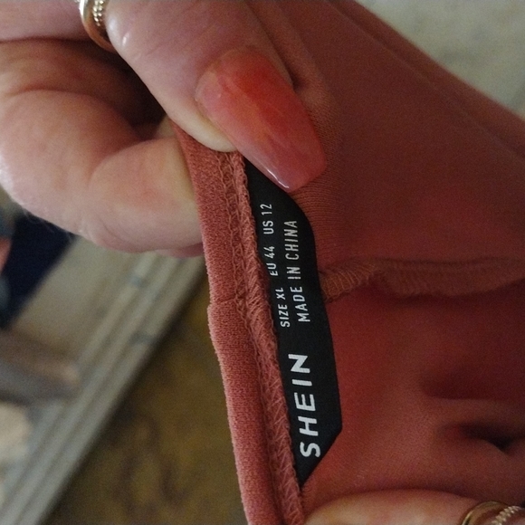 Dresses - Picture 3 of 3